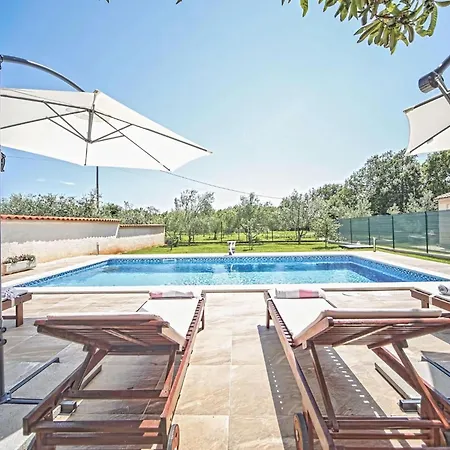 Holiday Kne Evi Valtura