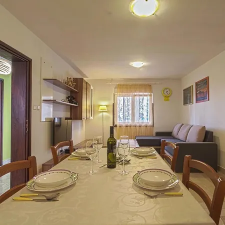 Holiday Kne Evi Appartement *